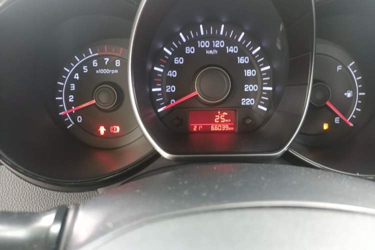 Used Kia K2 2015 Sedan 1.4L MT GLS Odometer Close Up