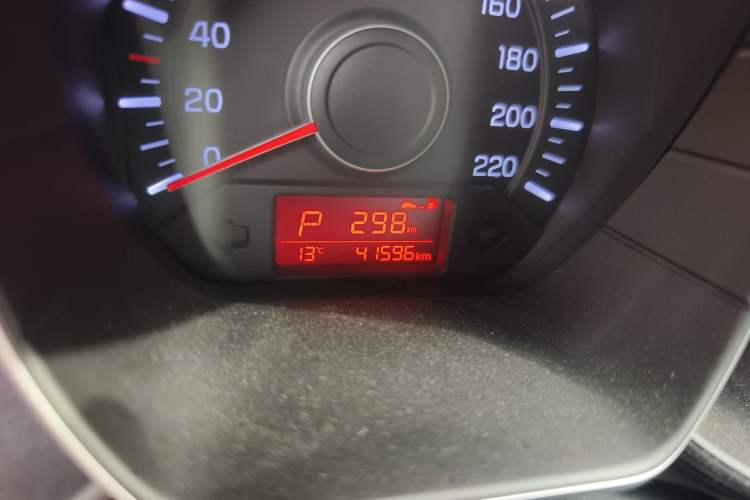 Used Kia K2 2015 Sedan 1.4L Automatic GLS Odometer Close Up