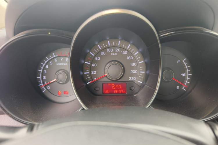 Used Kia K2 2015 Sedan 1.4L MT GLS Odometer Close Up