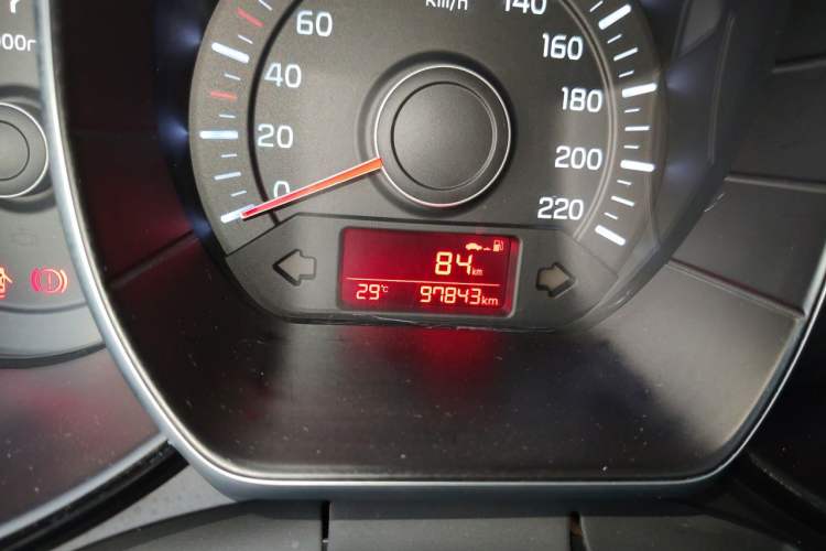 Used Kia K2 2015 Sedan 1.4L MT GLS Odometer Close Up