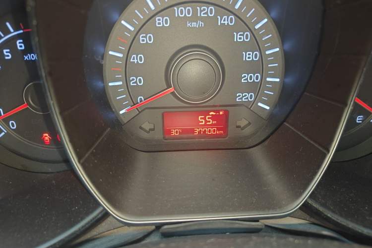 Used Kia K2 2015 Sedan 1.4L MT GLS Odometer Close Up