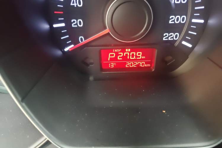 Used Kia K2 2015 Hatchback 1.4L AT GLS Cool Edition Odometer Close Up