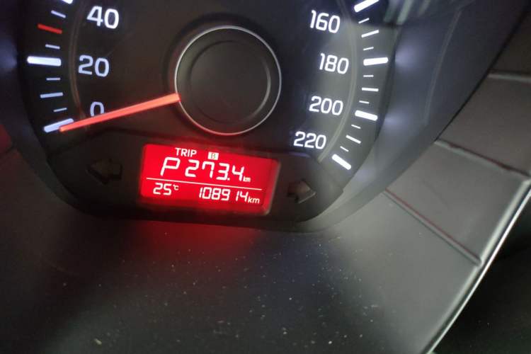 Used Kia K2 2015 Sedan 1.4L Automatic GLS Odometer Close Up