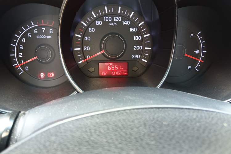 Used Kia K2 2015 Sedan 1.4L MT GLS Odometer Close Up