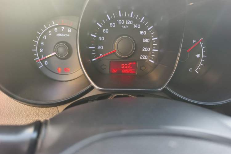 Used Kia K2 2015 Sedan 1.4L MT GLS Odometer Close Up