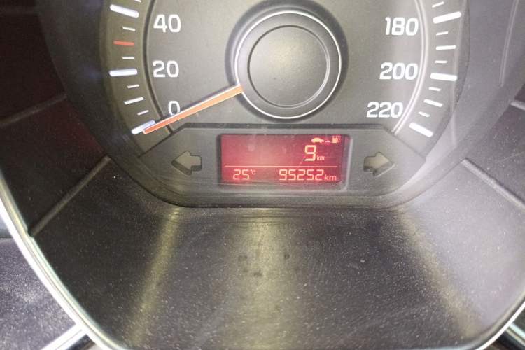 Used Kia K2 2015 Sedan 1.4L MT GLS Odometer Close Up