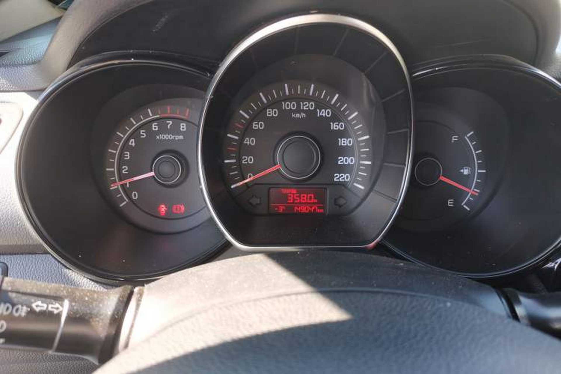 Used Kia K2 2015 Sedan 1.4L MT GLS Odometer Close Up