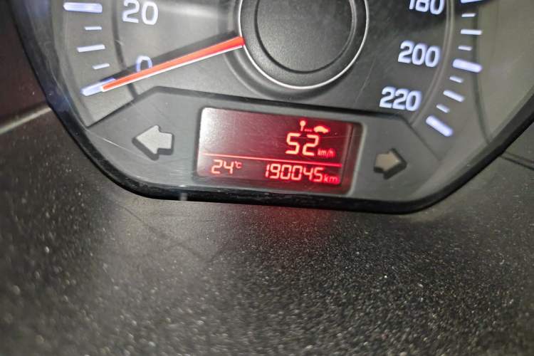 Used Kia K2 2015 Sedan 1.4L MT GLS Odometer Close Up