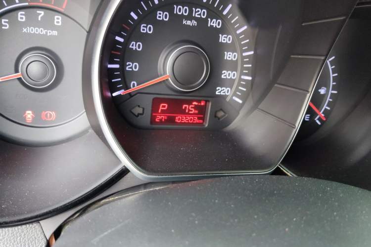 Used Kia K2 2015 Sedan 1.4L Automatic GLS Odometer Close Up