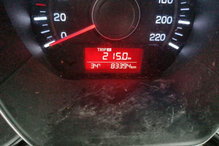 Used Kia K2 2015 Sedan 1.4L MT GLS Odometer Close Up