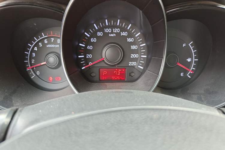 Used Kia K2 2015 Sedan 1.4L Automatic GLS Odometer Close Up