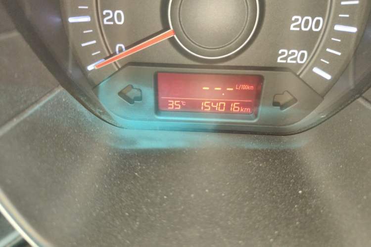 Used Kia K2 2015 Sedan 1.4L MT GLS Odometer Close Up