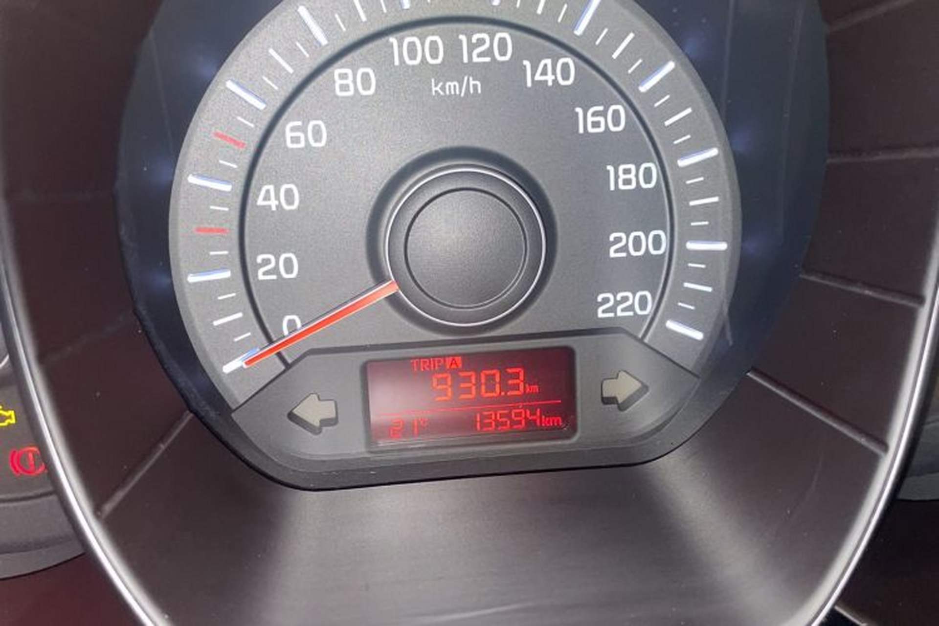 Used Kia K2 2015 Sedan 1.4L MT GLS Odometer Close Up