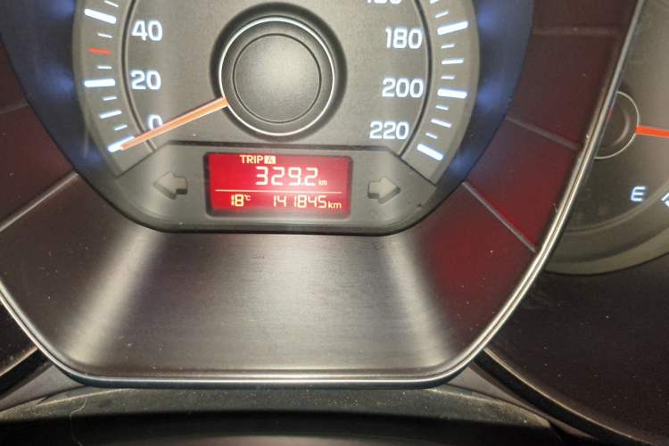Used Kia K2 2015 Sedan 1.4L MT GLS Odometer Close Up