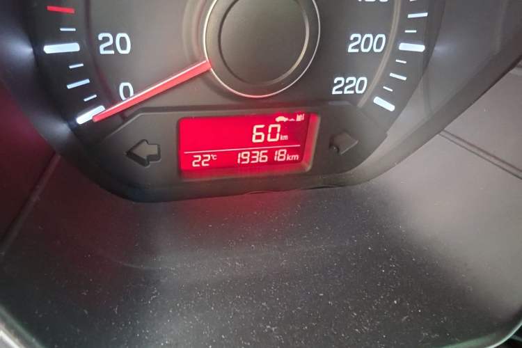 Used Kia K2 2015 Sedan 1.4L MT GLS Odometer Close Up