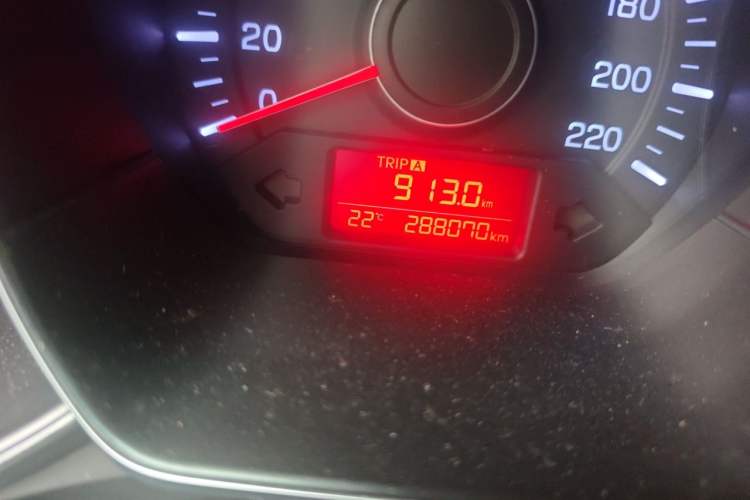 Used Kia K2 2015 Sedan 1.4L MT GLS Odometer Close Up