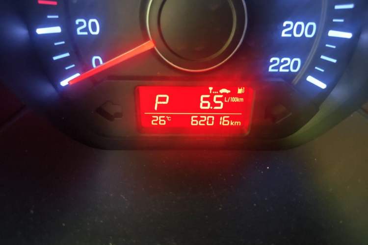 Used Kia K2 2015 Sedan 1.4L Automatic GLS Odometer Close Up