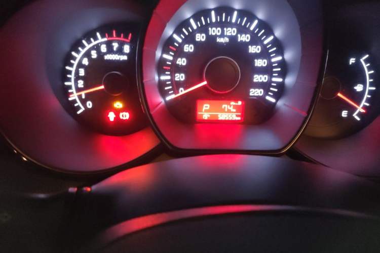Used Kia K2 2015 Hatchback 1.4L AT GLS Cool Edition Odometer Close Up