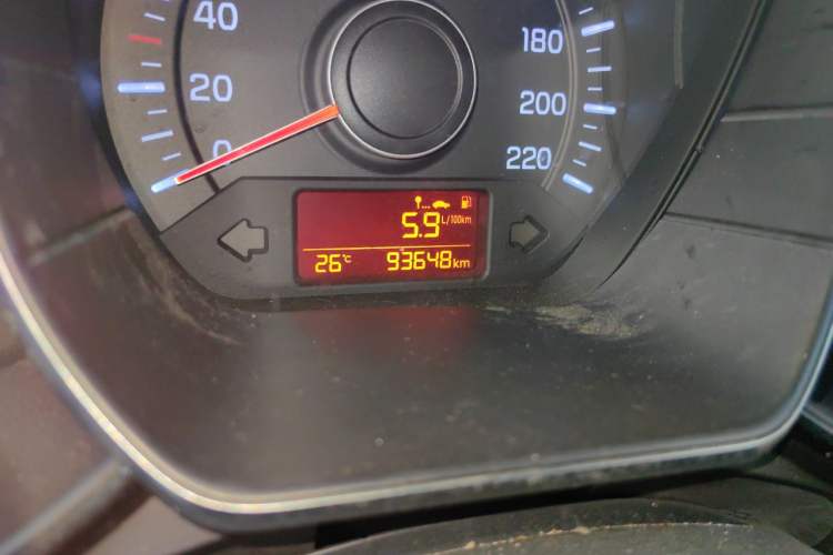 Used Kia K2 2015 Sedan 1.4L MT GLS Odometer Close Up