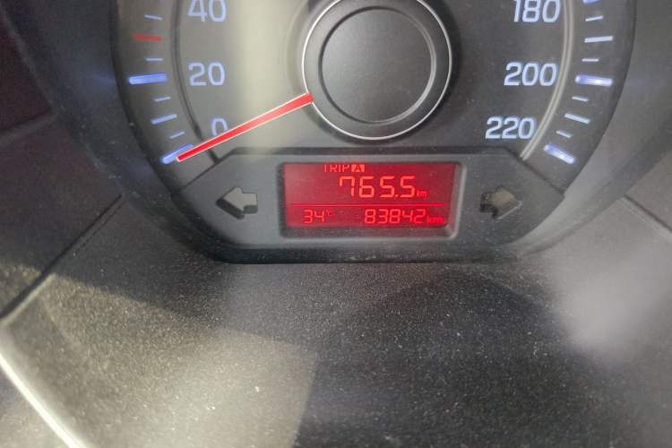 Used Kia K2 2015 Sedan 1.4L MT GLS Odometer Close Up