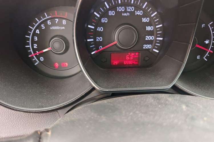 Used Kia K2 2015 Sedan 1.4L MT GLS Odometer Close Up