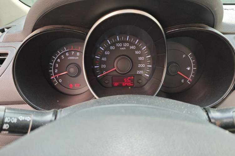 Used Kia K2 2015 Sedan 1.4L MT GLS Odometer Close Up
