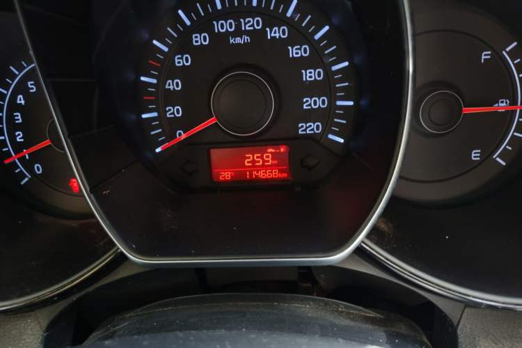 Used Kia K2 2015 Sedan 1.4L MT GLS Odometer Close Up