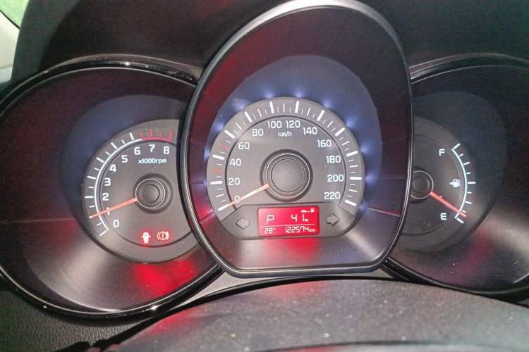 Used Kia K2 2015 Sedan 1.4L Automatic GLS Odometer Close Up