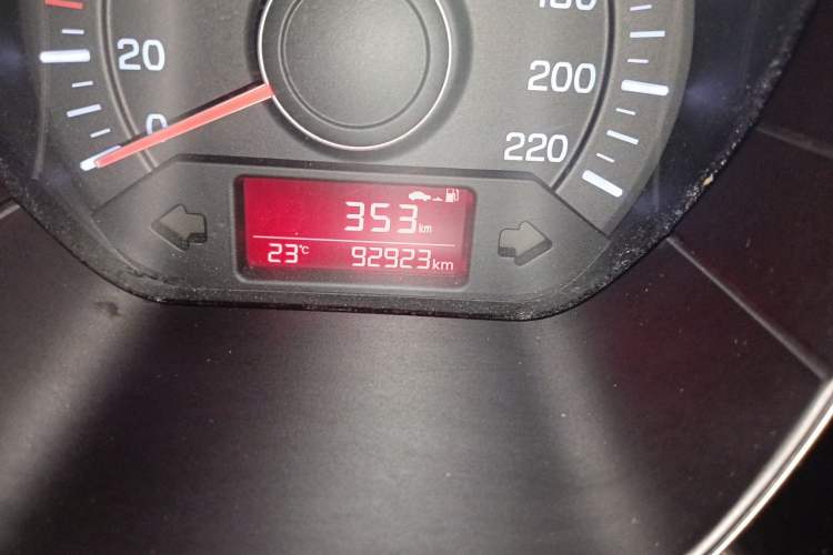 Used Kia K2 2015 Sedan 1.4L MT GLS Odometer Close Up