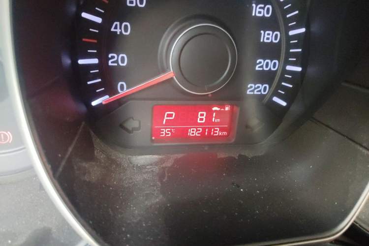 Used Kia K2 2015 Sedan 1.4L Automatic GLS Odometer Close Up
