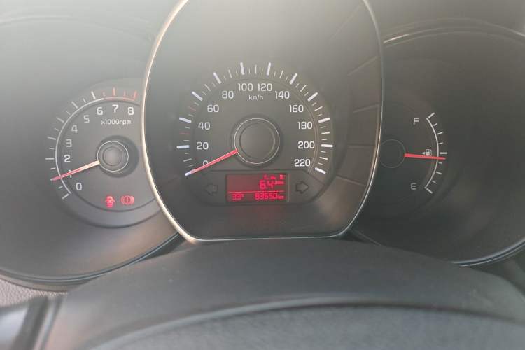Used Kia K2 2015 Sedan 1.4L MT GLS Odometer Close Up