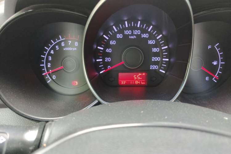Used Kia K2 2015 Sedan 1.4L MT GLS Odometer Close Up