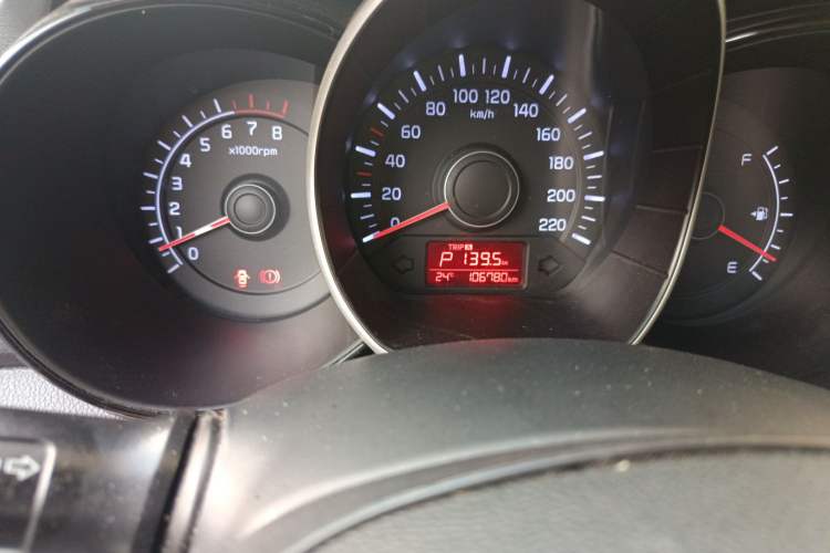 Used Kia K2 2015 Sedan 1.4L Automatic GLS Odometer Close Up