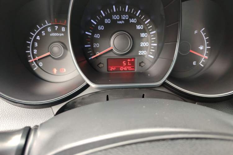 Used Kia K2 2015 Sedan 1.4L MT GLS Odometer Close Up