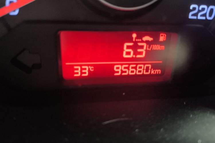 Used Kia K2 2015 Sedan 1.4L MT GLS Odometer Close Up