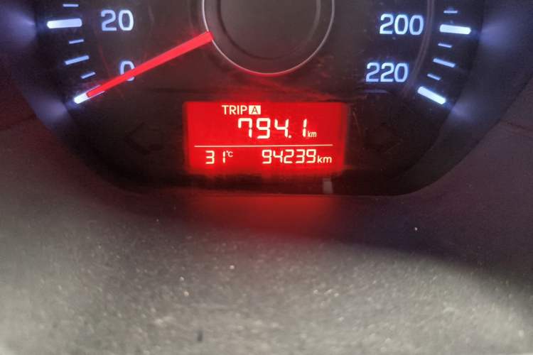 Used Kia K2 2015 Sedan 1.4L MT GLS Odometer Close Up