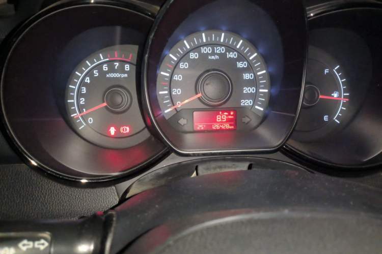 Used Kia K2 2015 Sedan 1.4L MT GLS Odometer Close Up