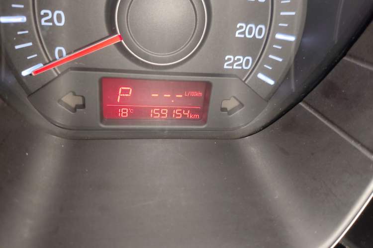 Used Kia K2 2015 Hatchback 1.4L AT GLS Cool Edition Odometer Close Up