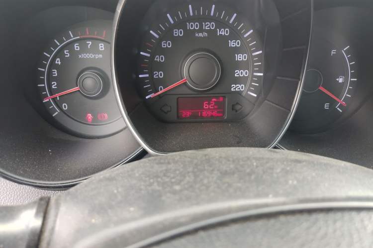 Used Kia K2 2015 Sedan 1.4L MT GLS Odometer Close Up