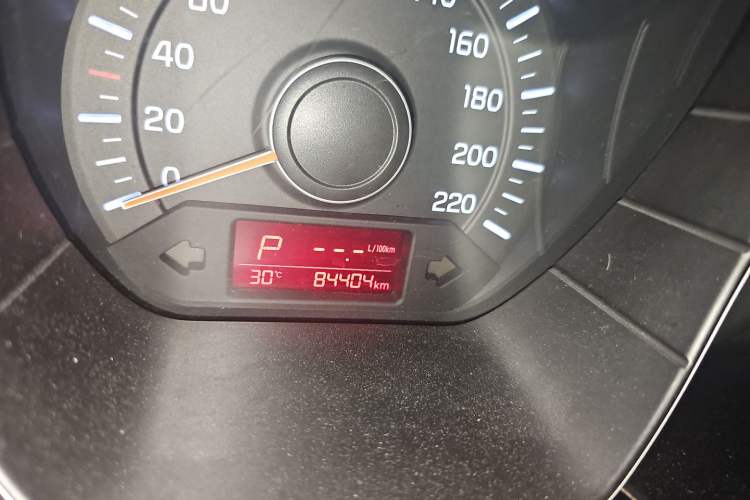 Used Kia K2 2015 Sedan 1.4L Automatic GLS Odometer Close Up