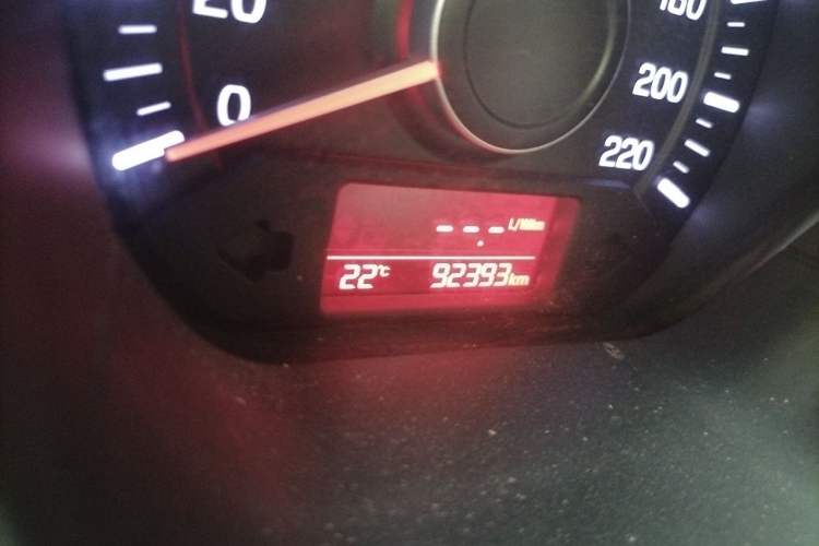 Used Kia K2 2015 Sedan 1.4L MT GLS Odometer Close Up