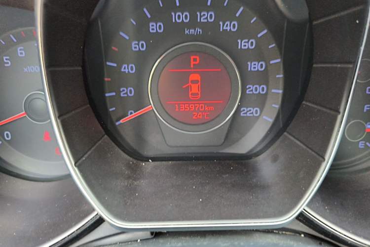 Used Kia K2 2015 Sedan 1.6L Automatic Transmission Premium Odometer Close Up