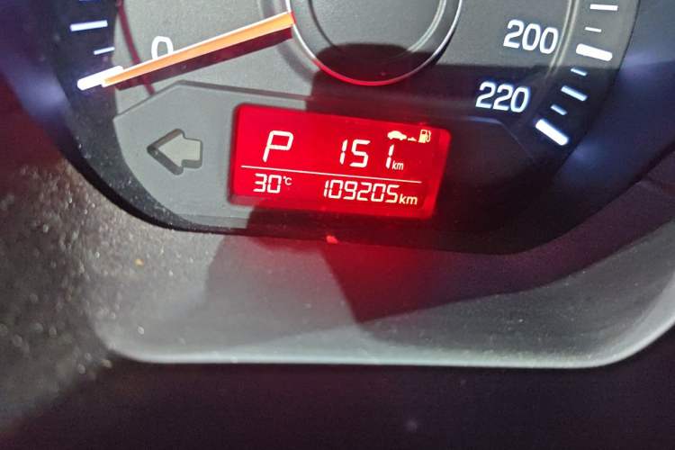 Used Kia K2 2015 Sedan 1.4L Automatic GLS Odometer Close Up