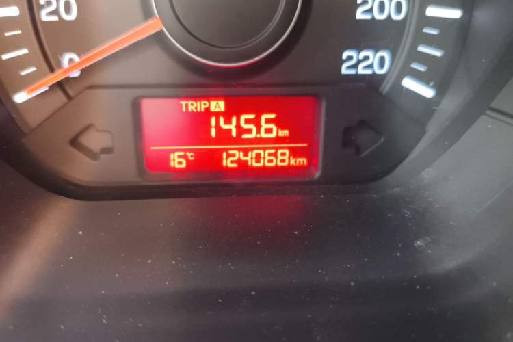 Used Kia K2 2015 Sedan 1.4L MT GLS Odometer Close Up