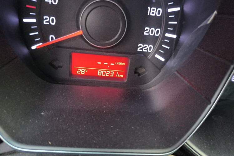 Used Kia K2 2015 Sedan 1.4L MT GLS Odometer Close Up