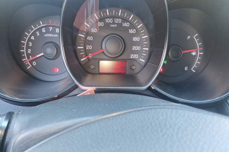Used Kia K2 2015 Sedan 1.4L Automatic GLS Odometer Close Up