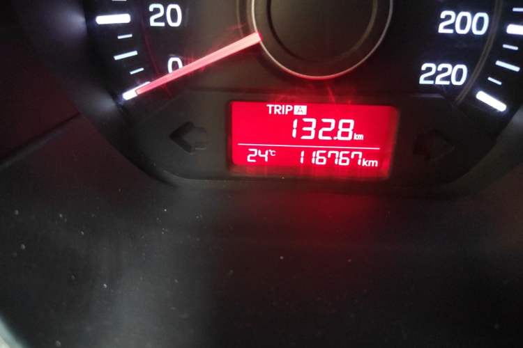 Used Kia K2 2015 Sedan 1.4L MT GLS Odometer Close Up