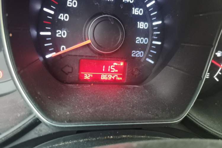 Used Kia K2 2015 Sedan 1.4L MT GLS Odometer Close Up