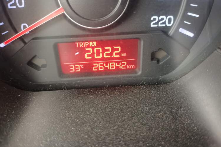 Used Kia K2 2015 Sedan 1.4L MT GLS Odometer Close Up