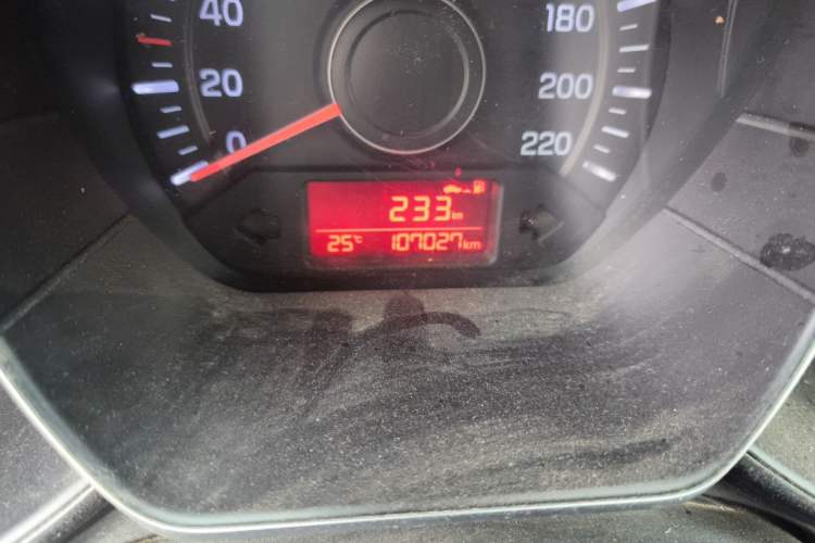 Used Kia K2 2015 Sedan 1.4L MT GLS Odometer Close Up